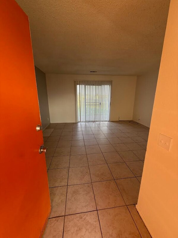 Building Photo - 11200 Vintage Rd