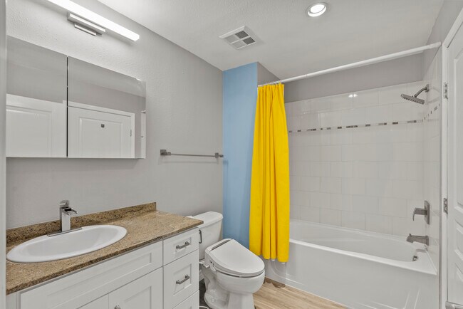 Building Photo - 300 W Beech St