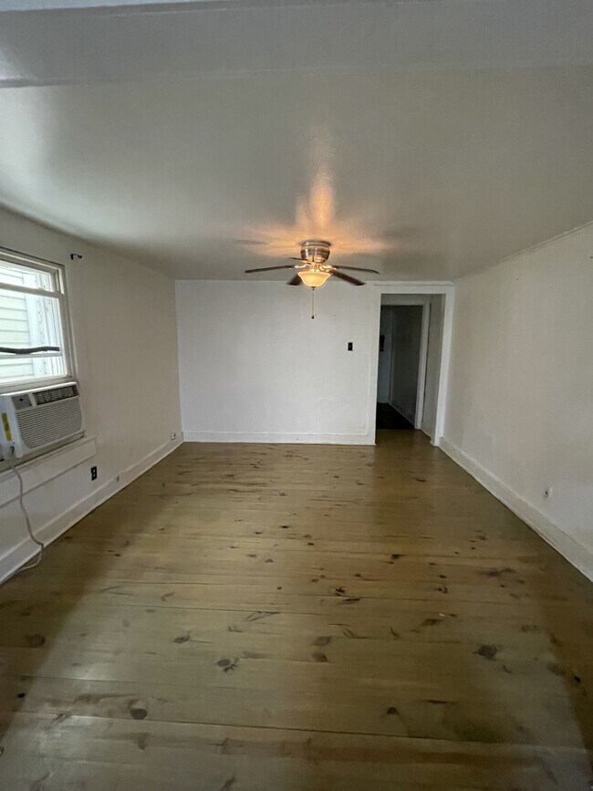 Building Photo - 4129 Prytania St
