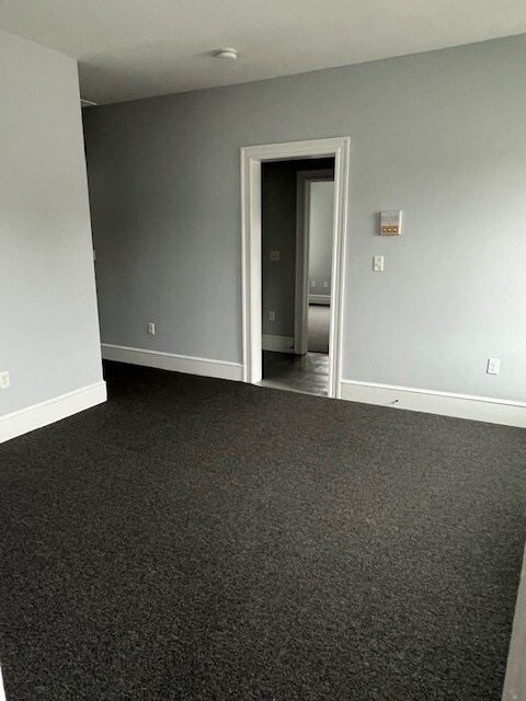 Family room - 653 Broadway St
