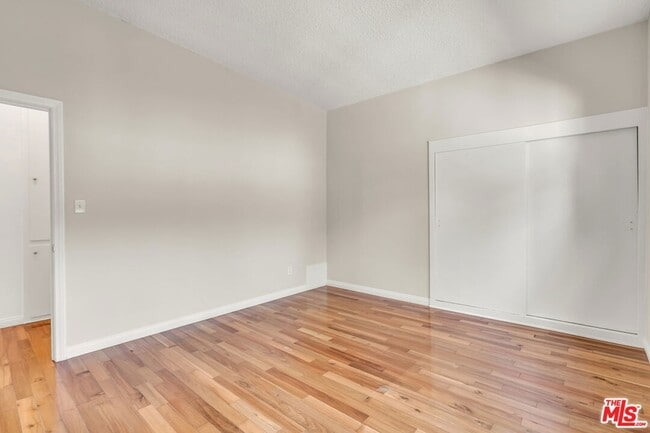 Building Photo - 941 N San Vicente Blvd