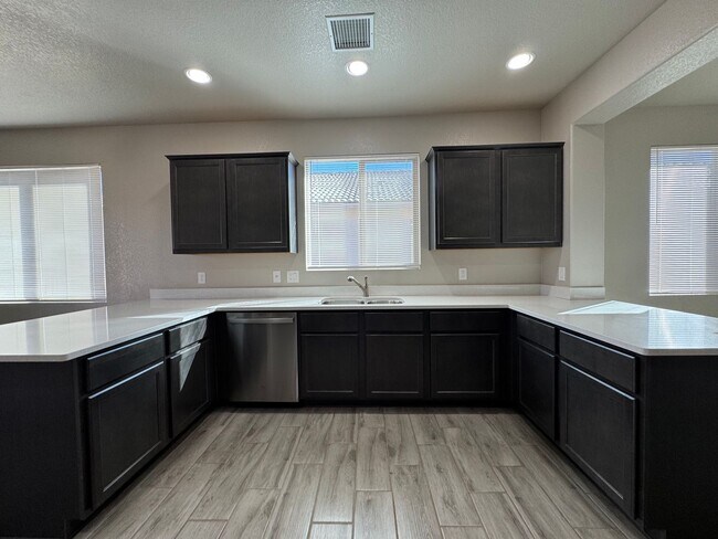 Building Photo - 4BR/2.5BA/2CG, 2057 sq.ft. rental with DOG RUN in Sierra Vista, AZ