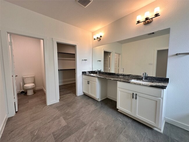 Building Photo - 2314 Cool Grns St