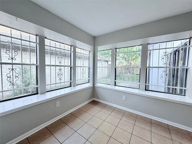 Building Photo - 13535 Gaby Virbo Dr