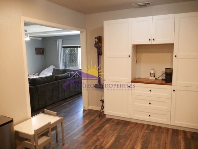 Building Photo - 3 Bed 3 Bath 1,411 Sq. Ft. Rancho Cordova ...