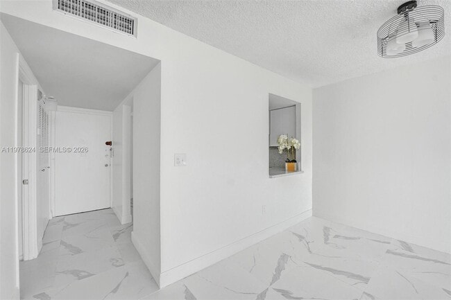 Building Photo - 1351 NE Miami Gardens Dr