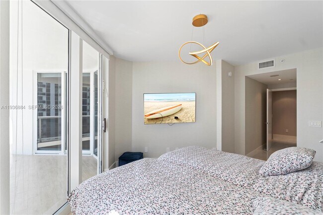 Building Photo - 4779 Collins Ave