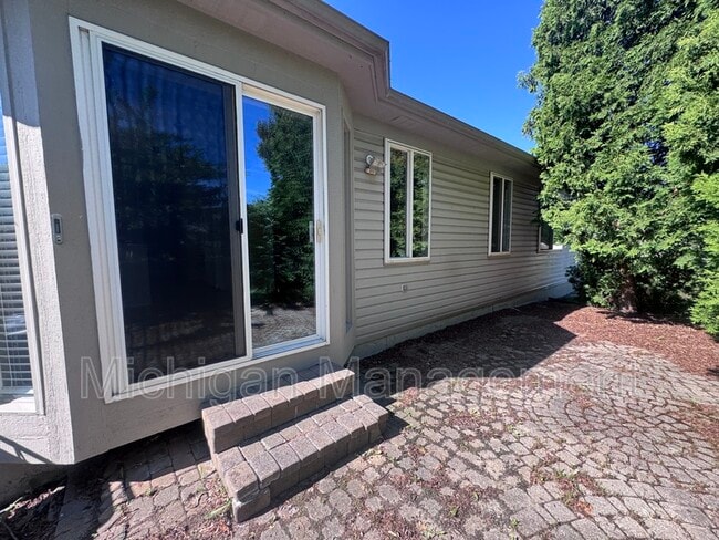 Building Photo - 173 Algansee Dr