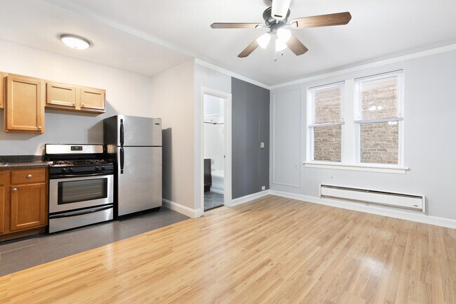 Building Photo - 5860 N Kenmore Ave
