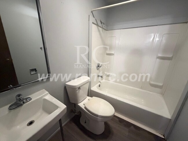 Building Photo - 910 Timberline-