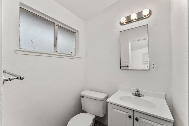 Building Photo - 6404 Stoneman Dr