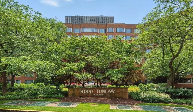 Building Photo - 4000 Tunlaw Rd NW