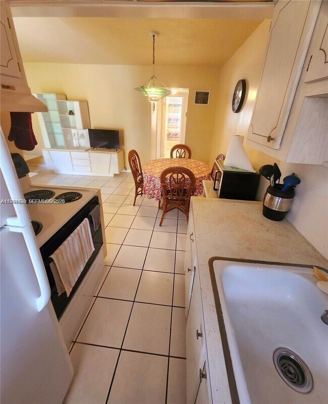 Building Photo - 2145 Pierce St