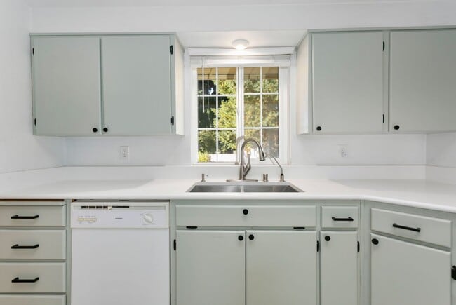 Building Photo - 2bd 2ba luxury duplex