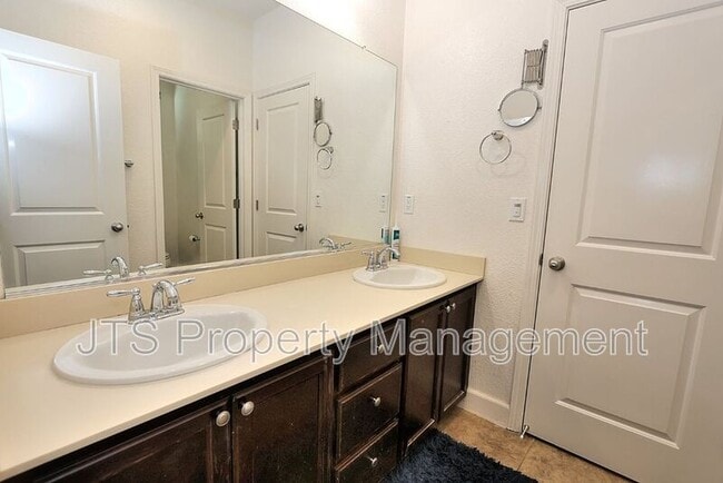 Building Photo - 1427 Bicker Cir