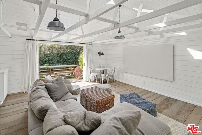 Building Photo - 821 Nowita Pl