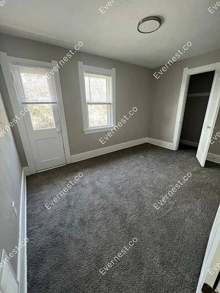 Building Photo - 3549 Hazelhurst Ave