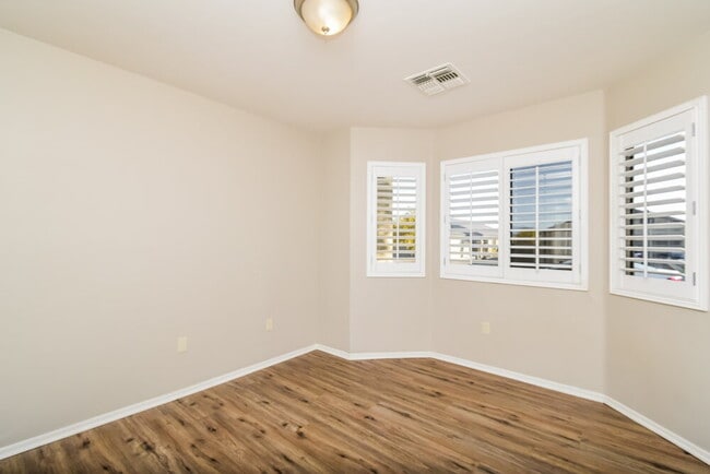 Building Photo - 624 W Calle MAROJO