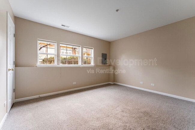 Building Photo - 2720 N Greenwood Ave