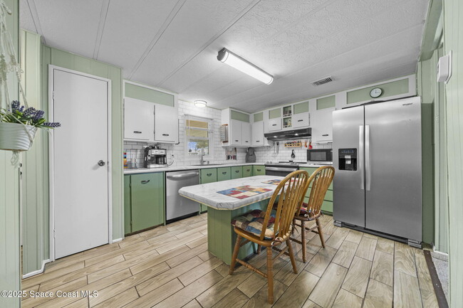 Building Photo - 345 Avocado Dr