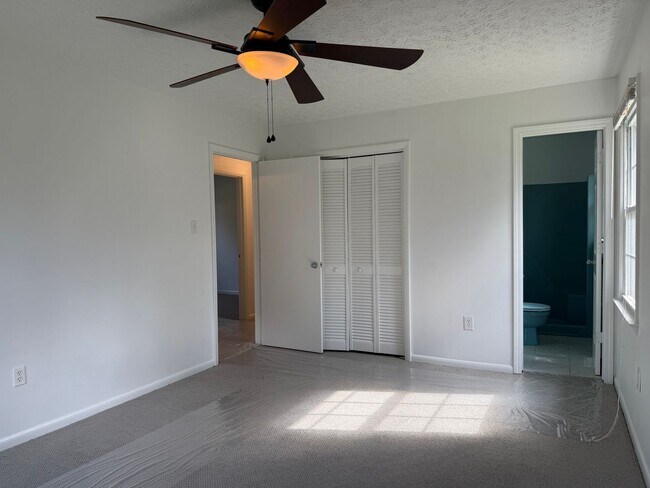 Building Photo - 3-bedroom, 2-bath brick ranch in Black Mountain