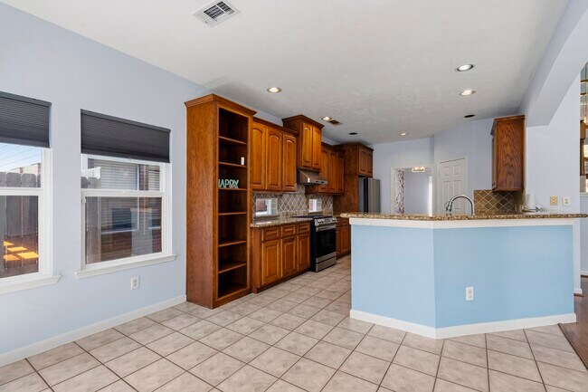 Building Photo - 2123 Mossy Trail Dr