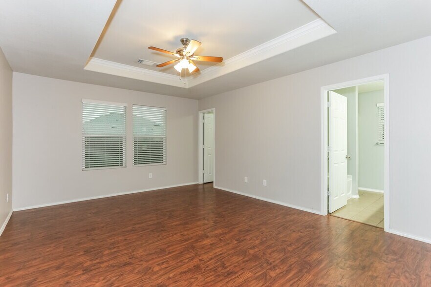 Building Photo - 128 Feverbush Dr