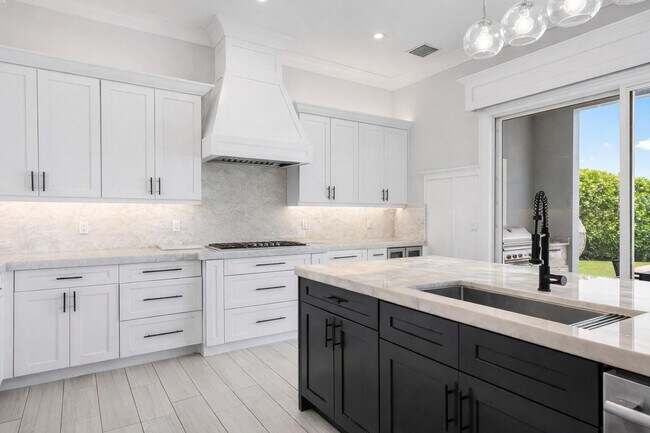 Building Photo - 2100 Notre Dame Dr