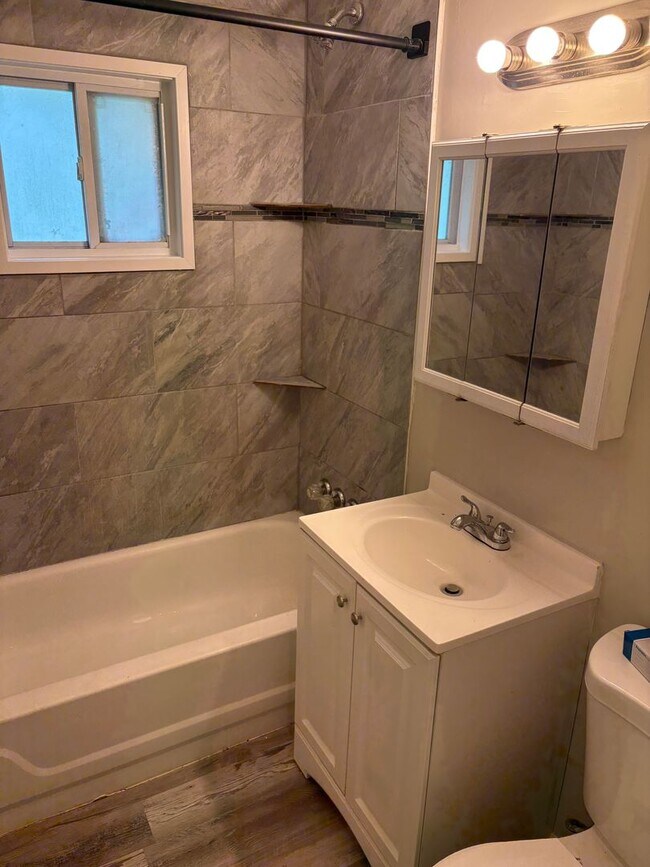 Building Photo - Large 3 bedroom house available