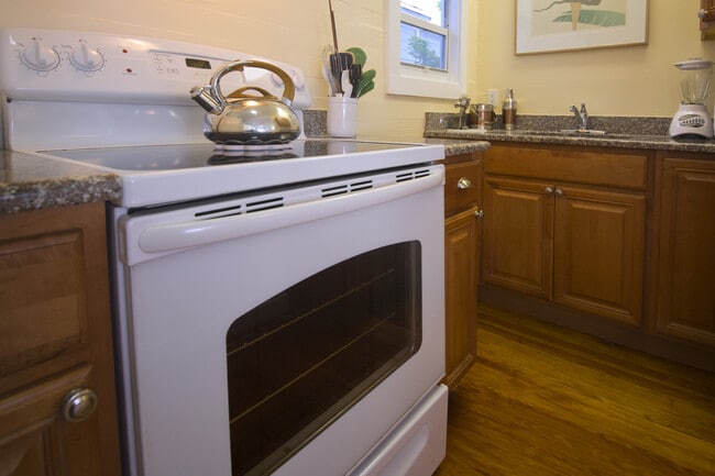 Building Photo - Furnished Studio in Old Town
