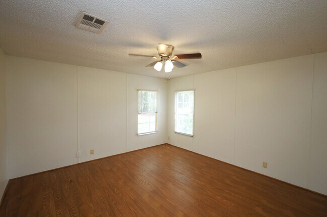 Building Photo - 4180 Beaver Run Rd