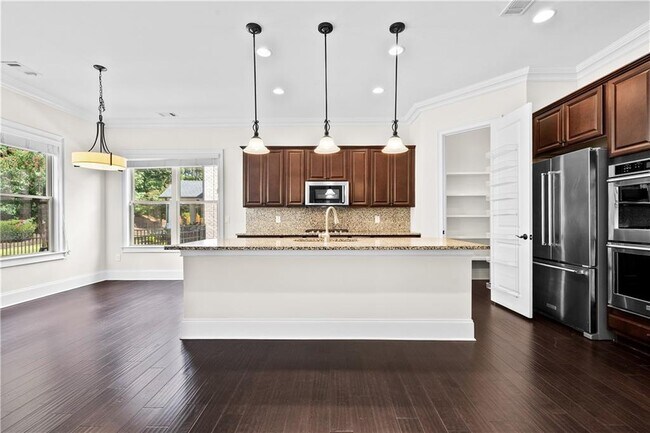 Building Photo - 3619 Strath Dr