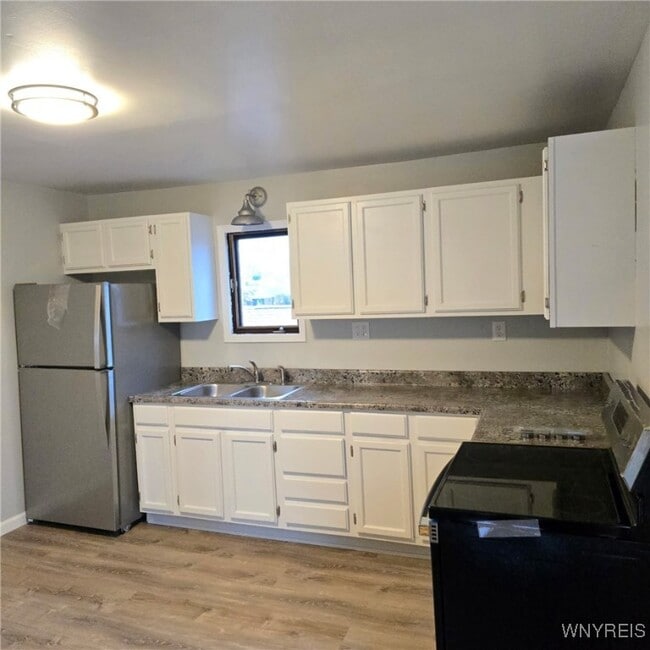 Building Photo - 3218 North Ave