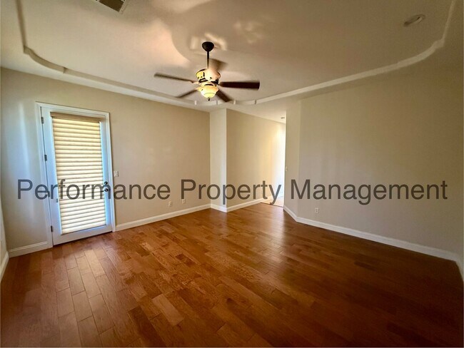 Building Photo - 12520 Crown Crest Dr
