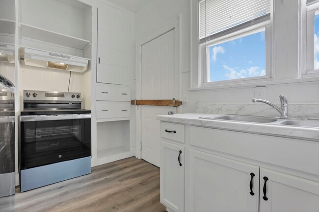 Building Photo - 27-29 S Terrace Ave