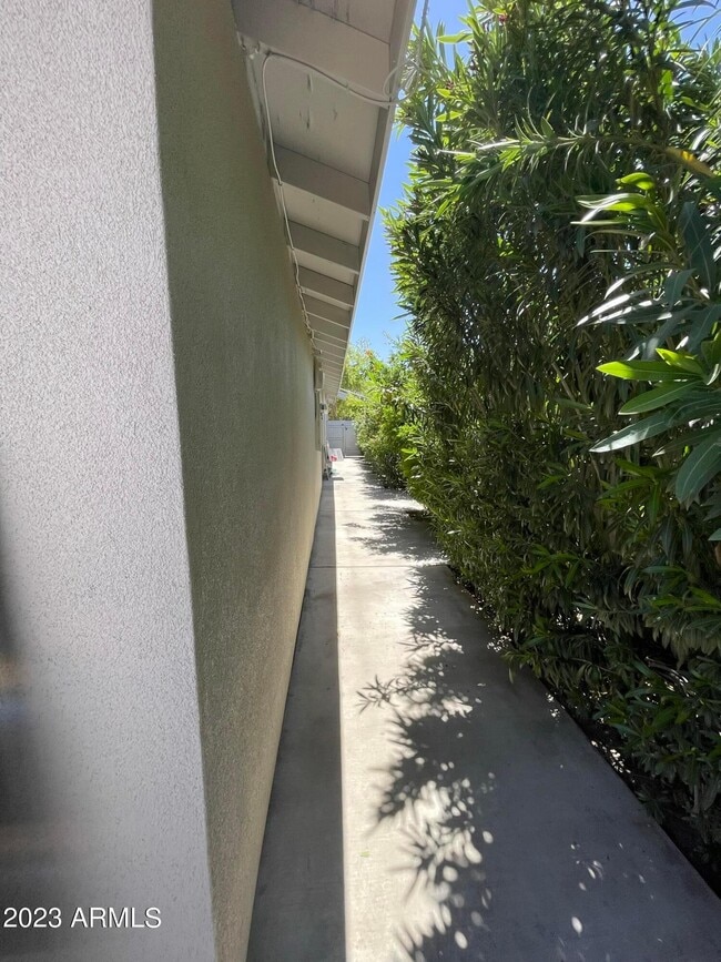 Building Photo - 1308 E Monroe St