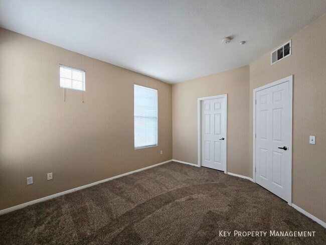 Building Photo - 5855 Valley Dr