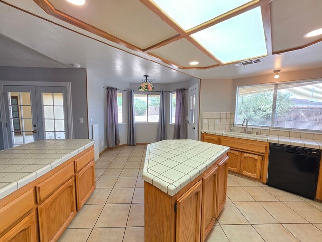 Building Photo - Spacious 4 Bedrooms & 3 Full bathroom Home with Over 2,200 Sq Ft on a Corner Lot!