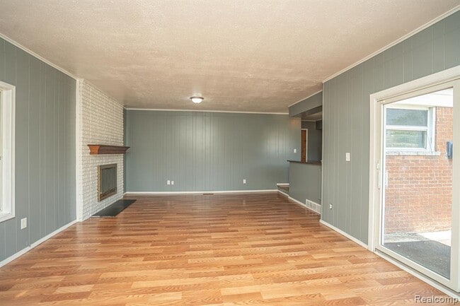 Building Photo - 25568 Thomas Dr