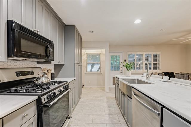 Building Photo - 6848 Town N Dr