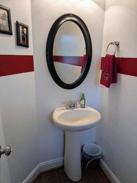 Building Photo - 400 Laurel Leaf Dr