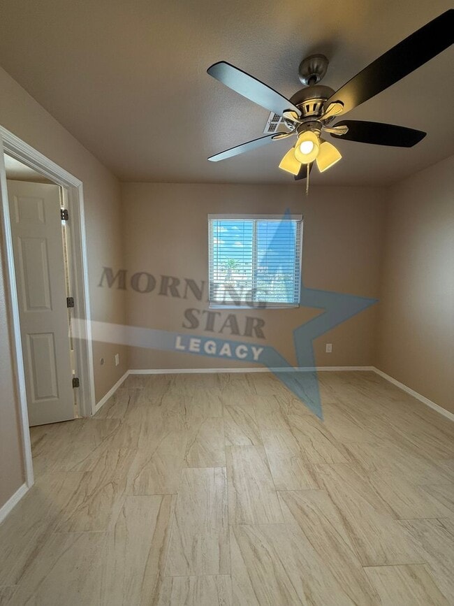 Building Photo - Townhome in Great Location!