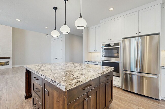 Building Photo - High-End Spacious 4 Bedroom Home in Desirable Highland with Private Backyard and Finished Basement