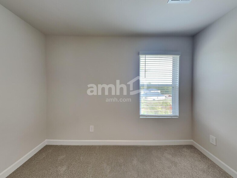 Building Photo - 237 Maxwell Dr