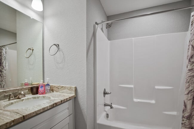 Building Photo - 305 N Division St