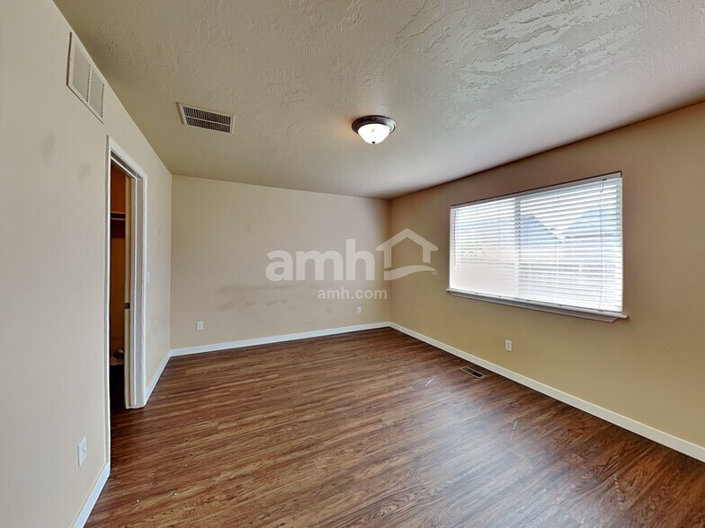 Building Photo - 11603 Shelburne St