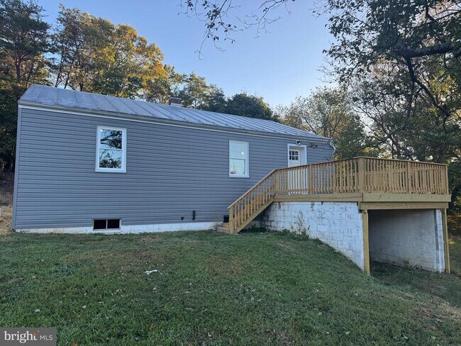 Building Photo - 124 Chandler Ct