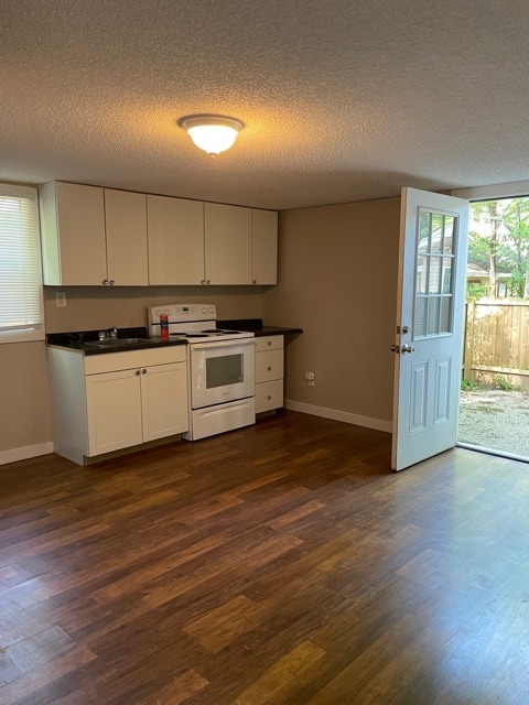 Building Photo - 736 Echles St