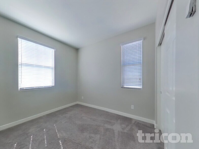 Building Photo - 2630 E Danbury Rd