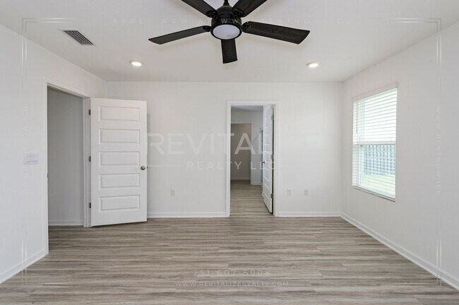 Building Photo - 1097 Hayward Lp